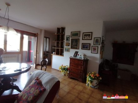 Carrara localit Bonascola comodo appartamento con garage