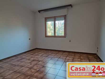 Carrara - Bonascola appartamento con posto auto, garage e cantina
