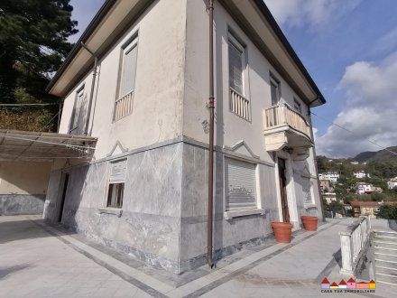Villa singola a Carrara