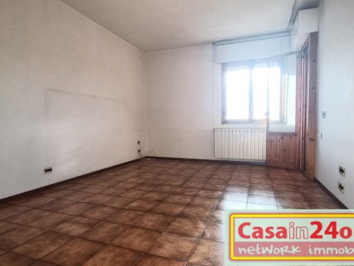 Carrara - Bonascola appartamento con posto auto, garage e cantina - 4