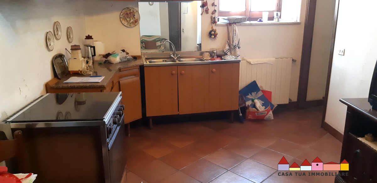 casa semindipendente in vendita a Carrara in zona Sorgnano