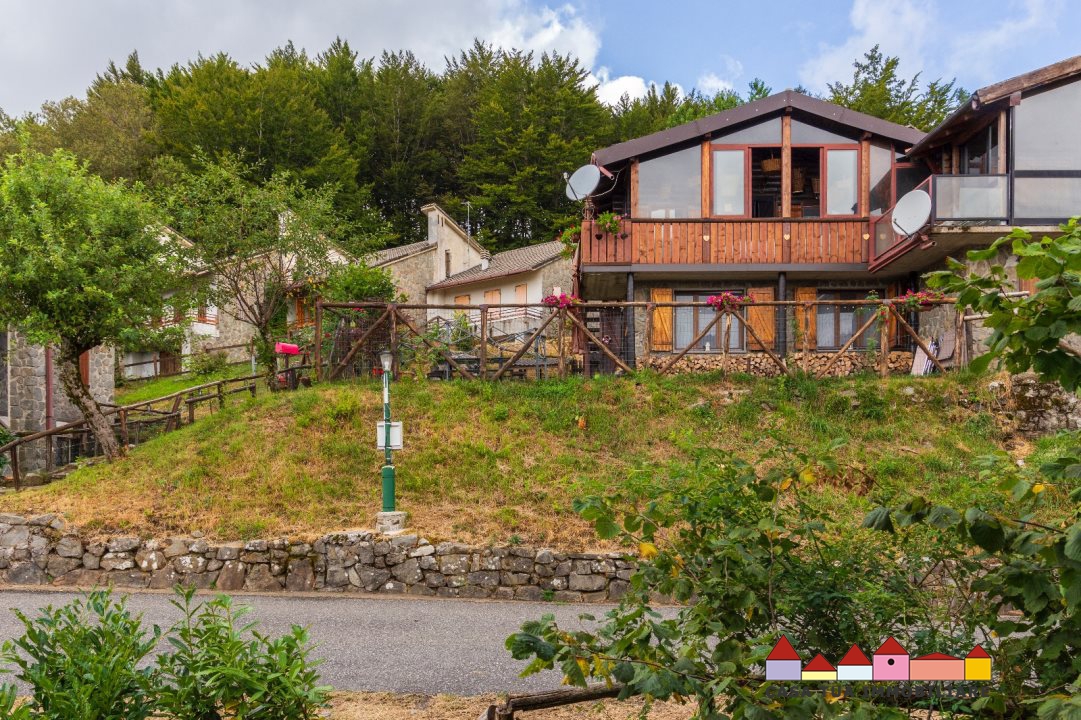 Casa semindipendente in vendita a Zeri