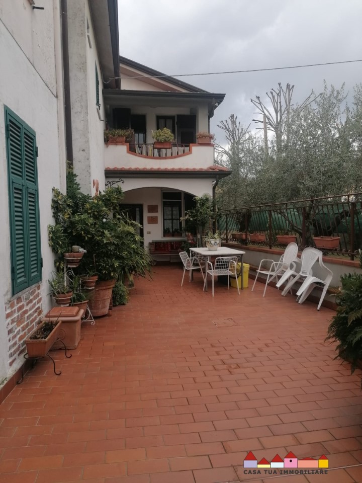 Casa semindipendente in vendita a Carrara